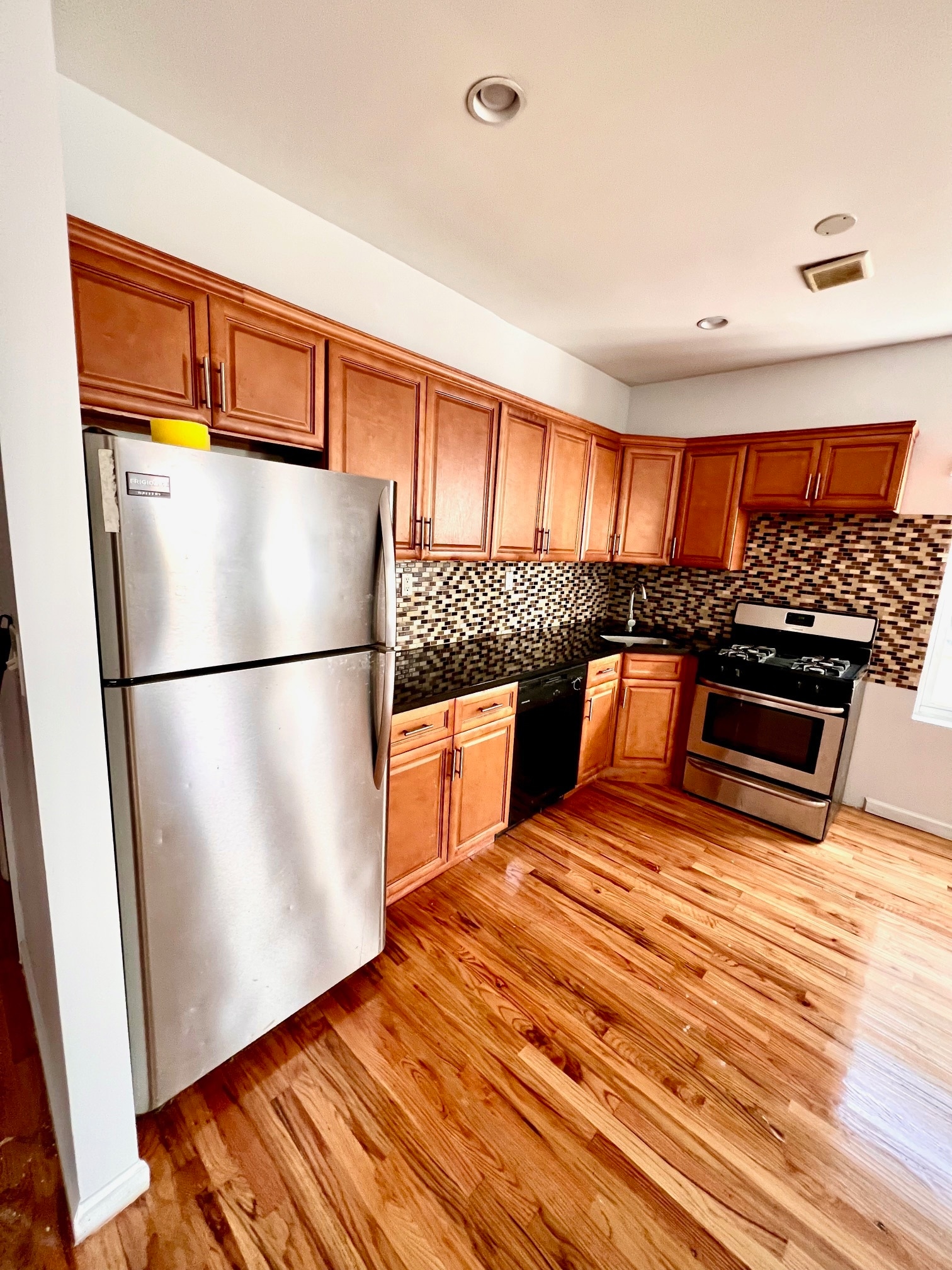 Building Photo - 2408 Beverley Rd