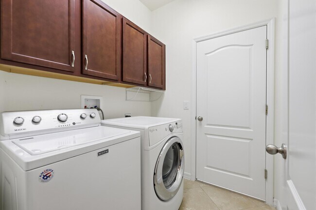 Building Photo - 740 Preakness Cir