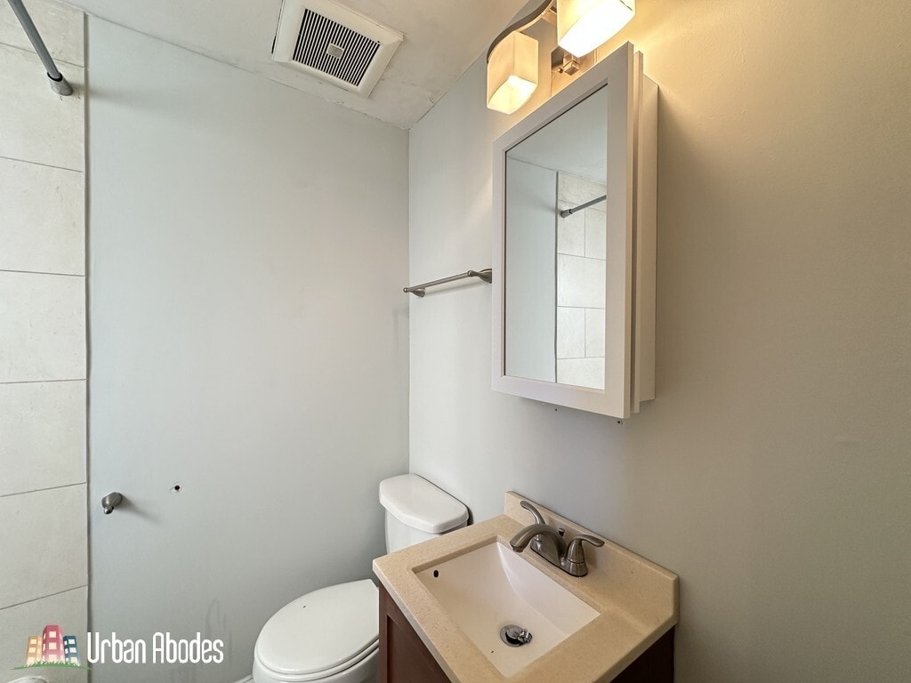 Building Photo - 623 W Patterson Ave