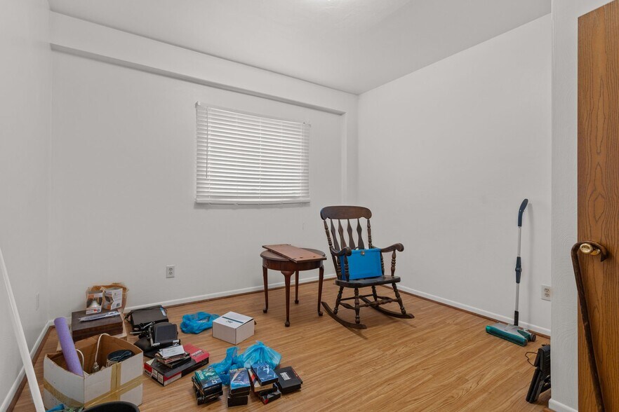 Building Photo - 569 Woodmont Ave