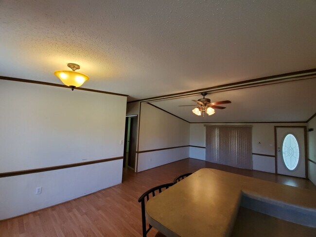 Building Photo - 4043 Nashville Dr
