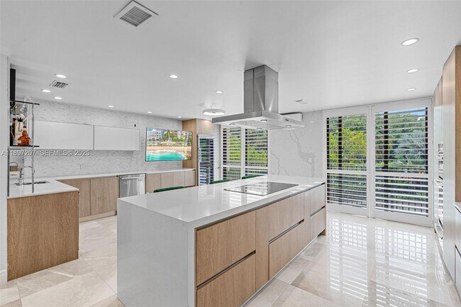 Building Photo - 6124 Paradise Point Dr