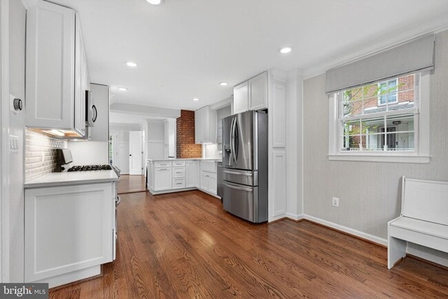 Building Photo - 3004 Marshall St