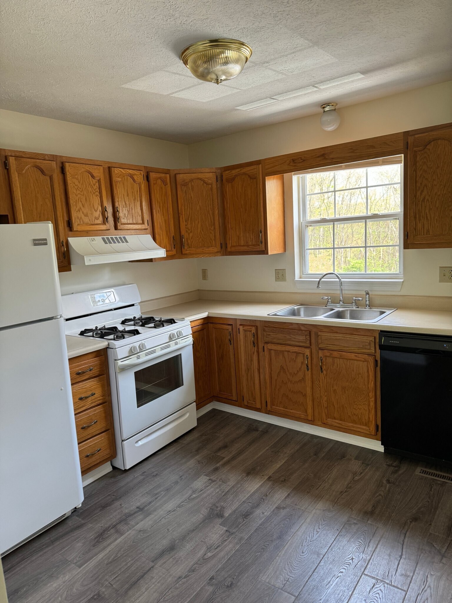 Building Photo - 159F Londonderry Dr