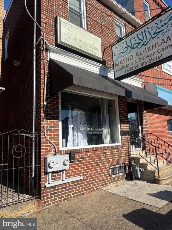 Building Photo - 1803 W 4th St