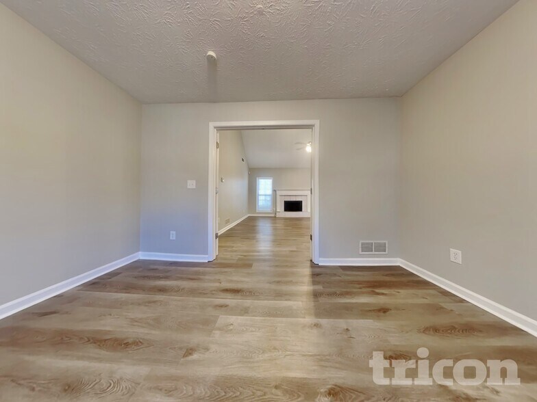 Building Photo - 3021 Tennyson Dr