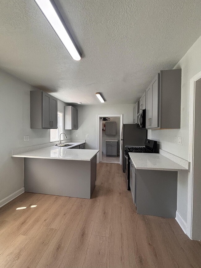 Building Photo - Charming 1946 Downtown Melbourne Bungalow — Renovated & Walkable to Everything!