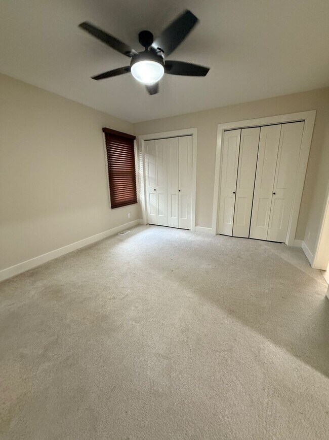 Building Photo - Spacious 3 Bedroom, 2 Bath - Your Derby Ho...