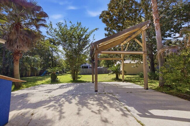 Building Photo - "Charming 4-Bedroom Shalimar Retreat- Power Included With Rent!"