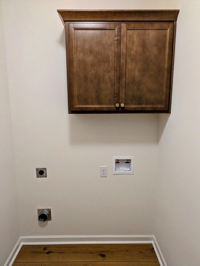 Building Photo - Welcome to Metairie Place!