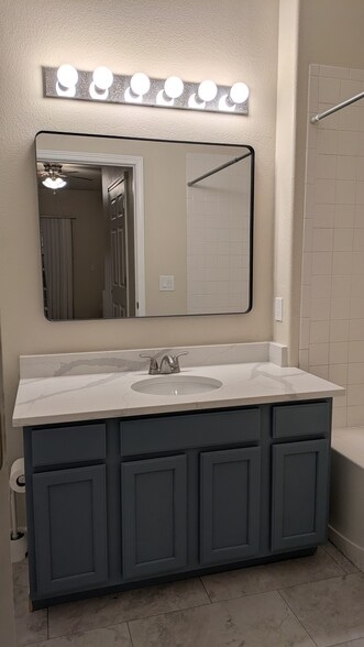 Master Bath - 3810 Strawberry Field Grv