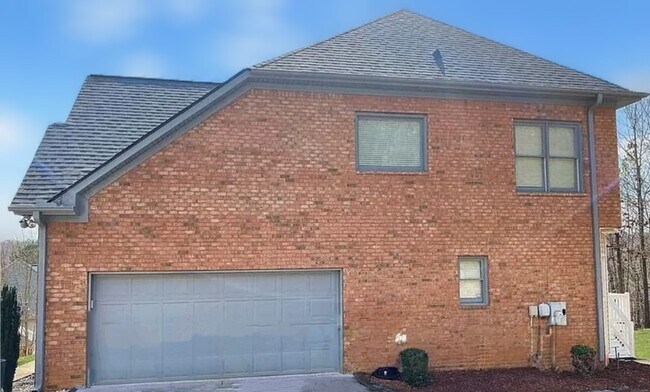 Building Photo - 2020 Washington Dr