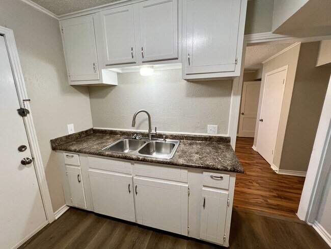 Building Photo - 3225 Knox St