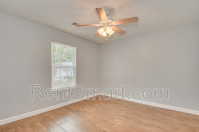 Building Photo - 330 Beech Ln