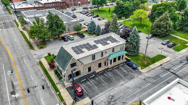 Building Photo - 303 S Washington St