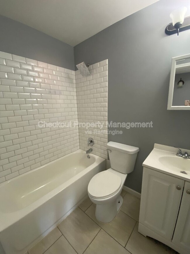 Building Photo - 812 Schirmer St