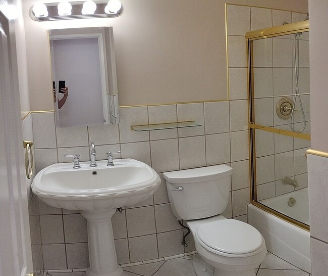 Building Photo - House with Separate studio apartment Included