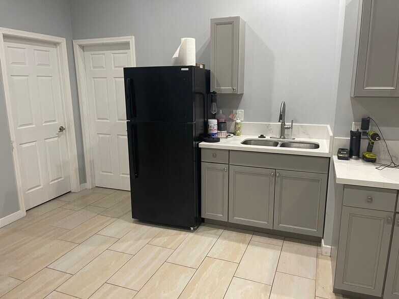 Building Photo - 2904 E 63rd St