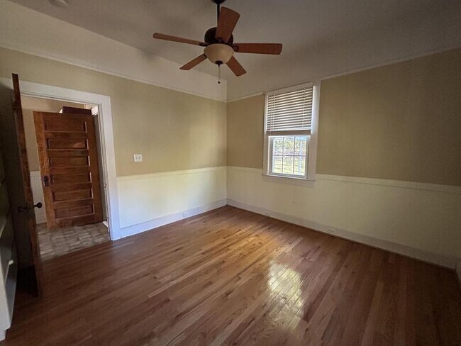 Building Photo - 601 Williams St