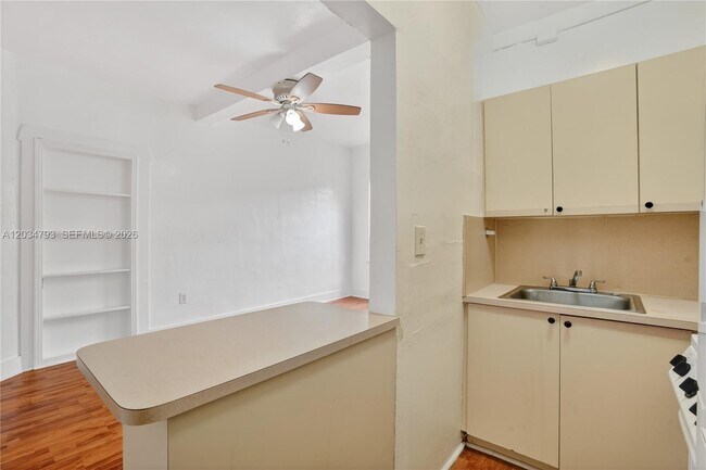Building Photo - 3409 S Le Jeune Rd