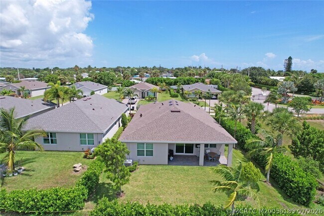 Building Photo - 1630 NE Skyhigh Ter
