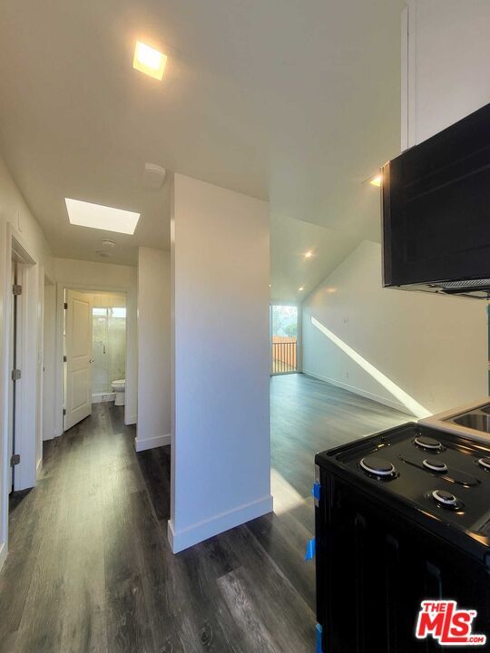 Building Photo - 2134 1/2 Cove Ave