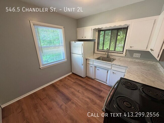 Building Photo - 546.5 Chandler St