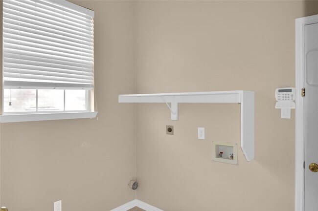 Building Photo - 2704 Oakland Hills Dr