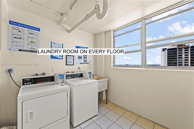 Building Photo - 11111 Biscayne Blvd