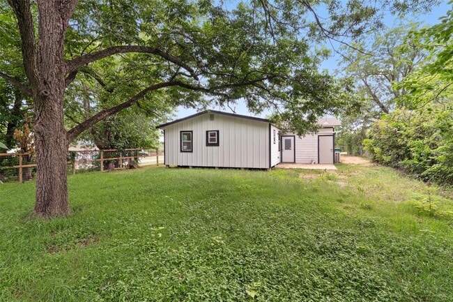 Building Photo - 1216 Jones St