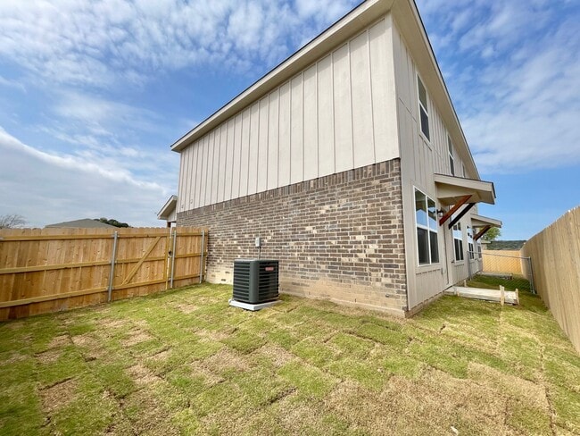 Building Photo - 1708 Castroville Trl