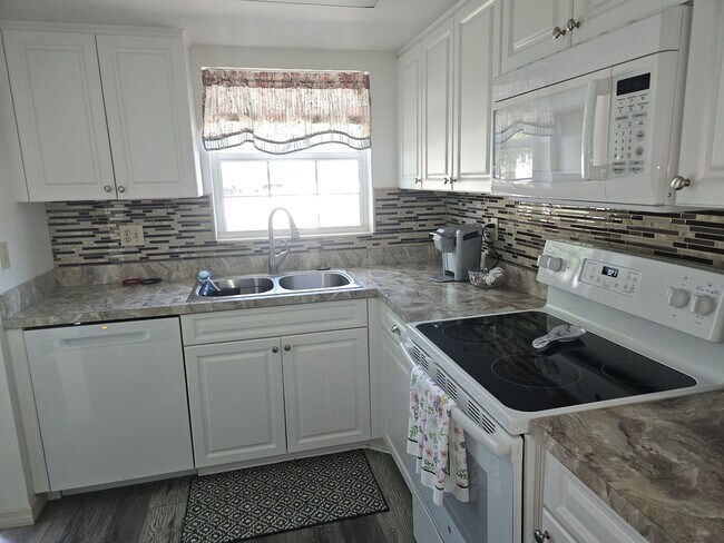 Building Photo - 2740 Golf Course Dr