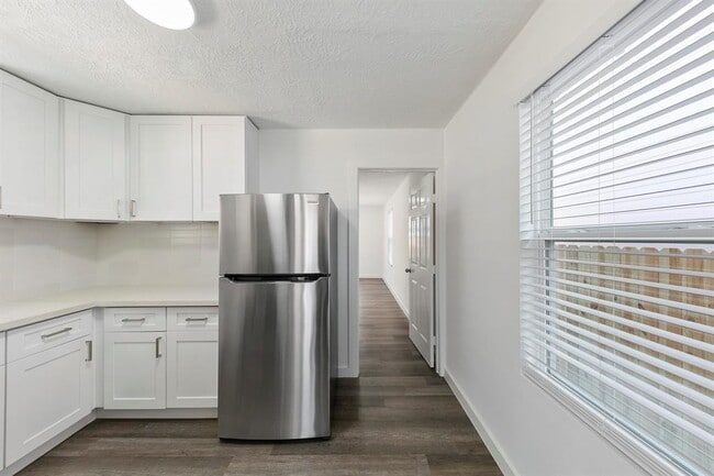 Building Photo - 708 38th St