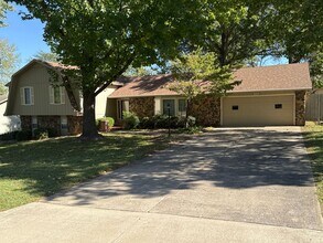 Building Photo - 4 Bedroom 3 Baths Southeast!  $2650