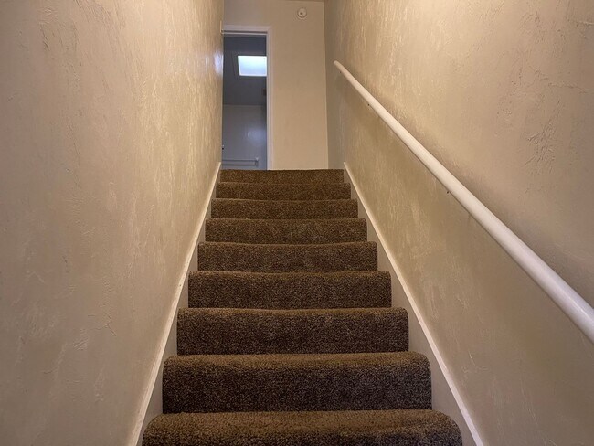 Building Photo - Portland Townhomes