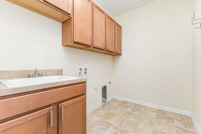 Building Photo - MOVE-IN READY!