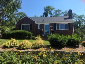 Building Photo - Beautiful Three Bedroom House in N Arlington; Dominion Hills