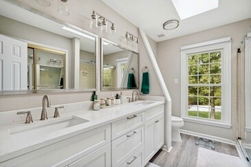 Master Bathroom - 2734 Copper Creek Rd