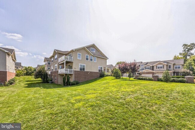 Building Photo - 105 Elton Farm Cir