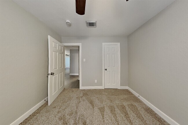 Building Photo - 11703 Sunny Stream Dr