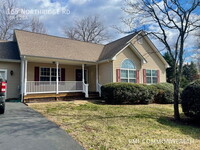 Building Photo - 3 Bed / 2 Bath Single Family (Available 7/...