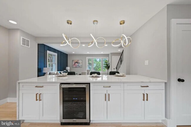 Building Photo - 28 Kennedy St