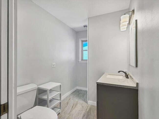 Building Photo - 4212 3rd Ave NE