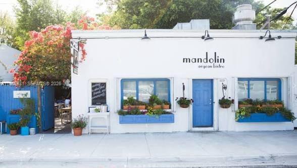 Building Photo - 231 NE 45th St