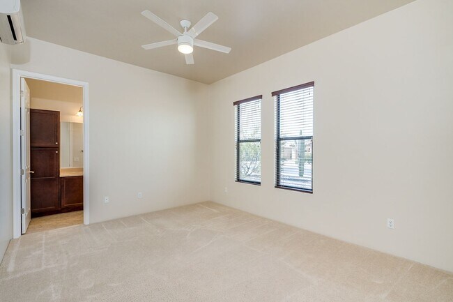 Building Photo - Rare find for this 4 bedroom/3 bath, exqui...