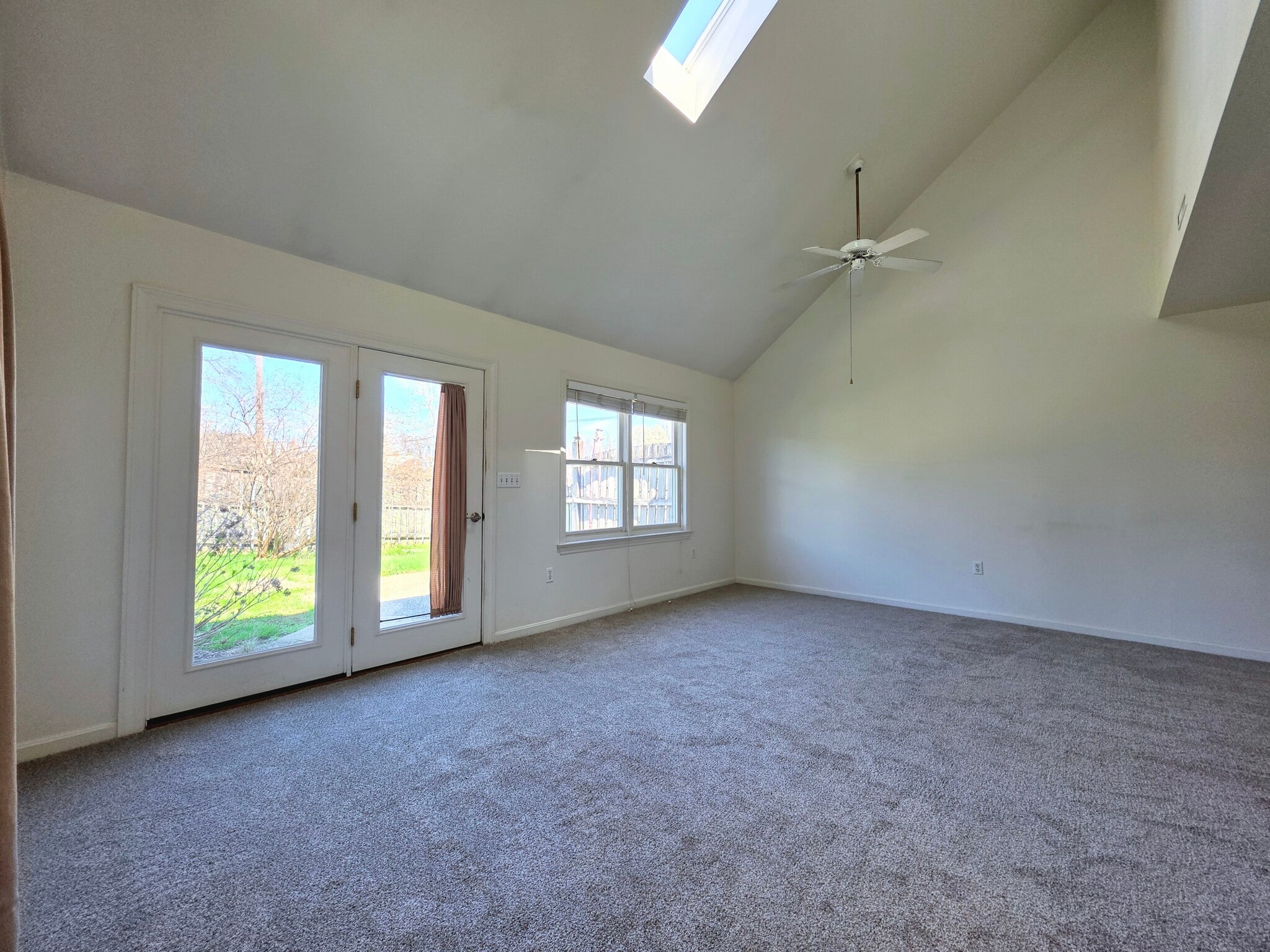 Building Photo - 391 E Jackson St