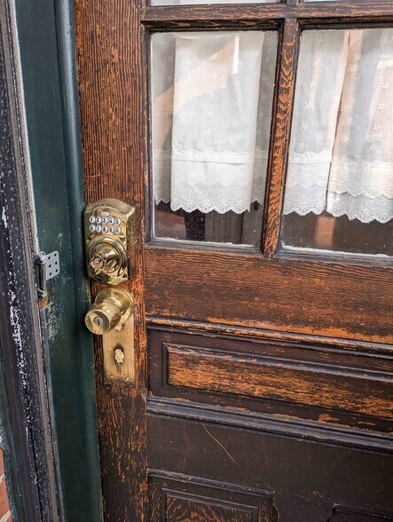 Door Lock - 402 N Main St