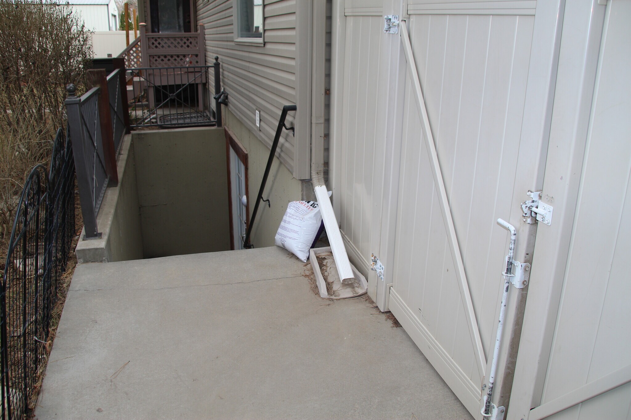 Building Photo - 1410 Canyon Dr