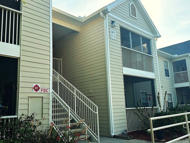 Building Photo - 1 Bed/1 Bath Condo. You'll Love This Commu...