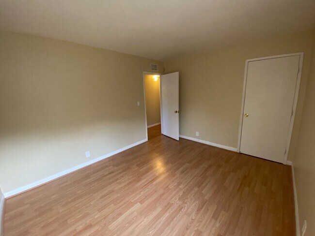 Building Photo - Frontier Dr.